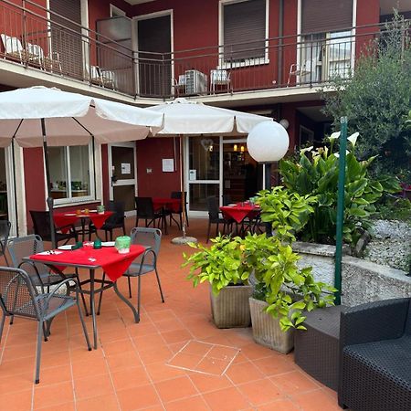 Hotel Garni Capinera Garda  Buitenkant foto