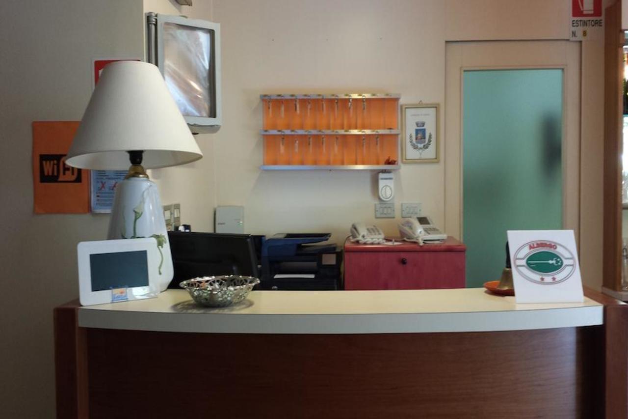 Hotel Garni Capinera Garda  Buitenkant foto
