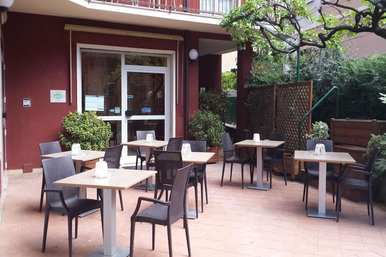 Hotel Garni Capinera Garda  Buitenkant foto