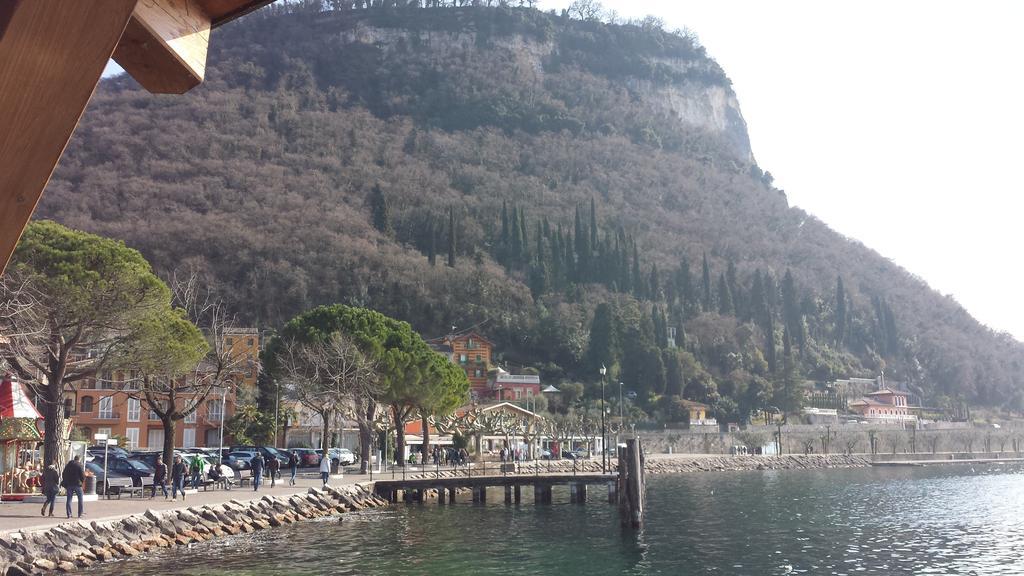 Hotel Garni Capinera Garda  Buitenkant foto