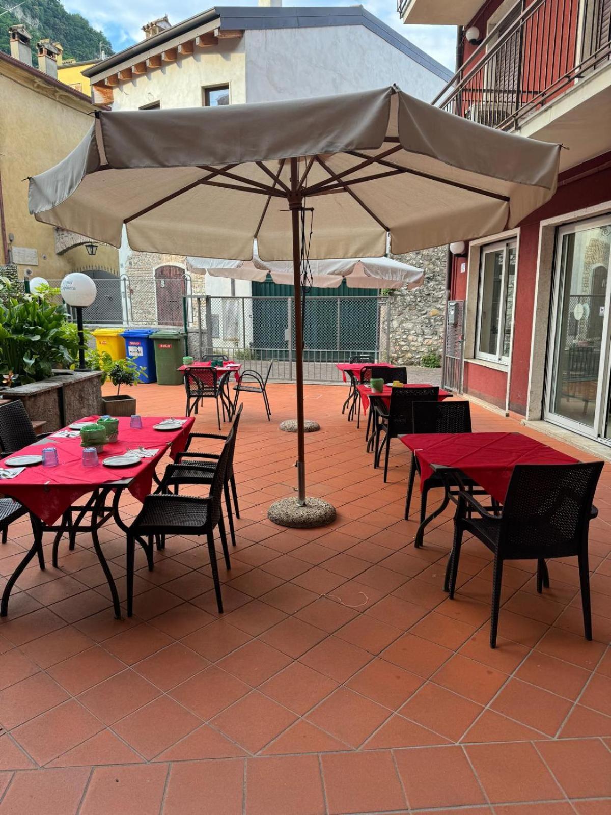 Hotel Garni Capinera Garda  Buitenkant foto