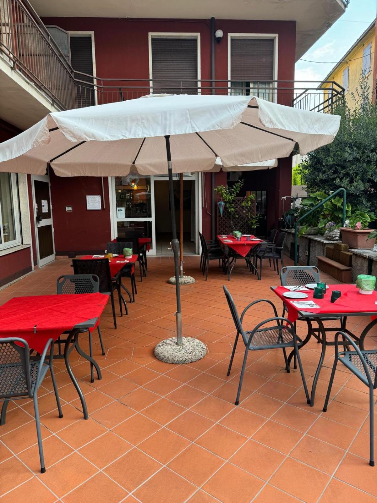 Hotel Garni Capinera Garda  Buitenkant foto