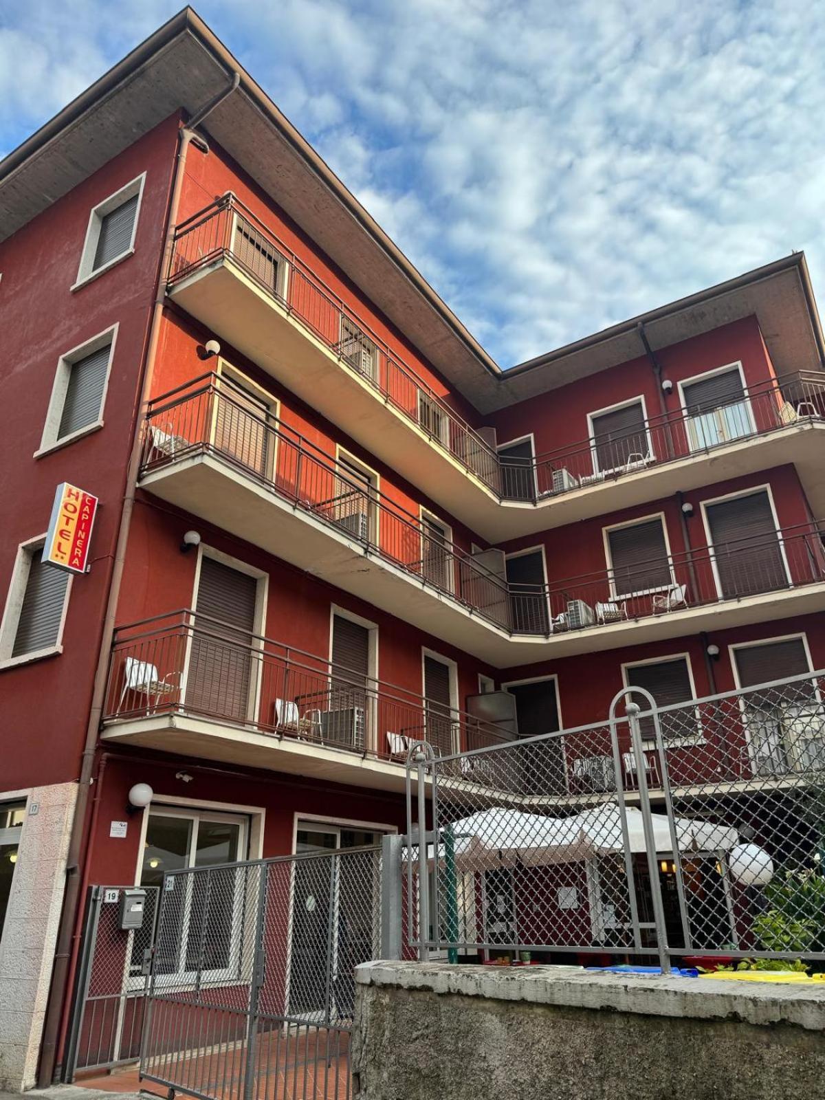 Hotel Garni Capinera Garda  Buitenkant foto