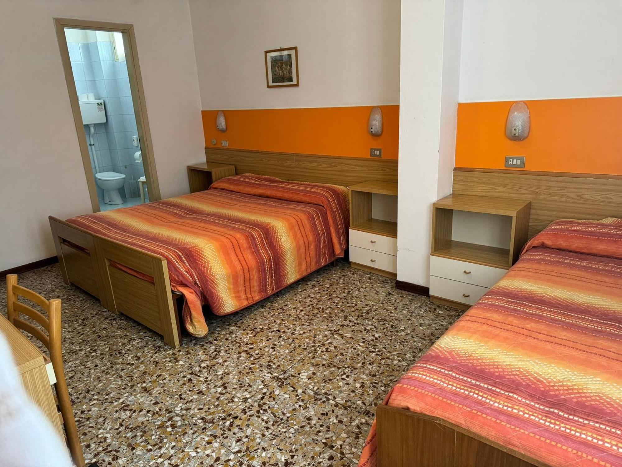 Hotel Garni Capinera Garda  Buitenkant foto