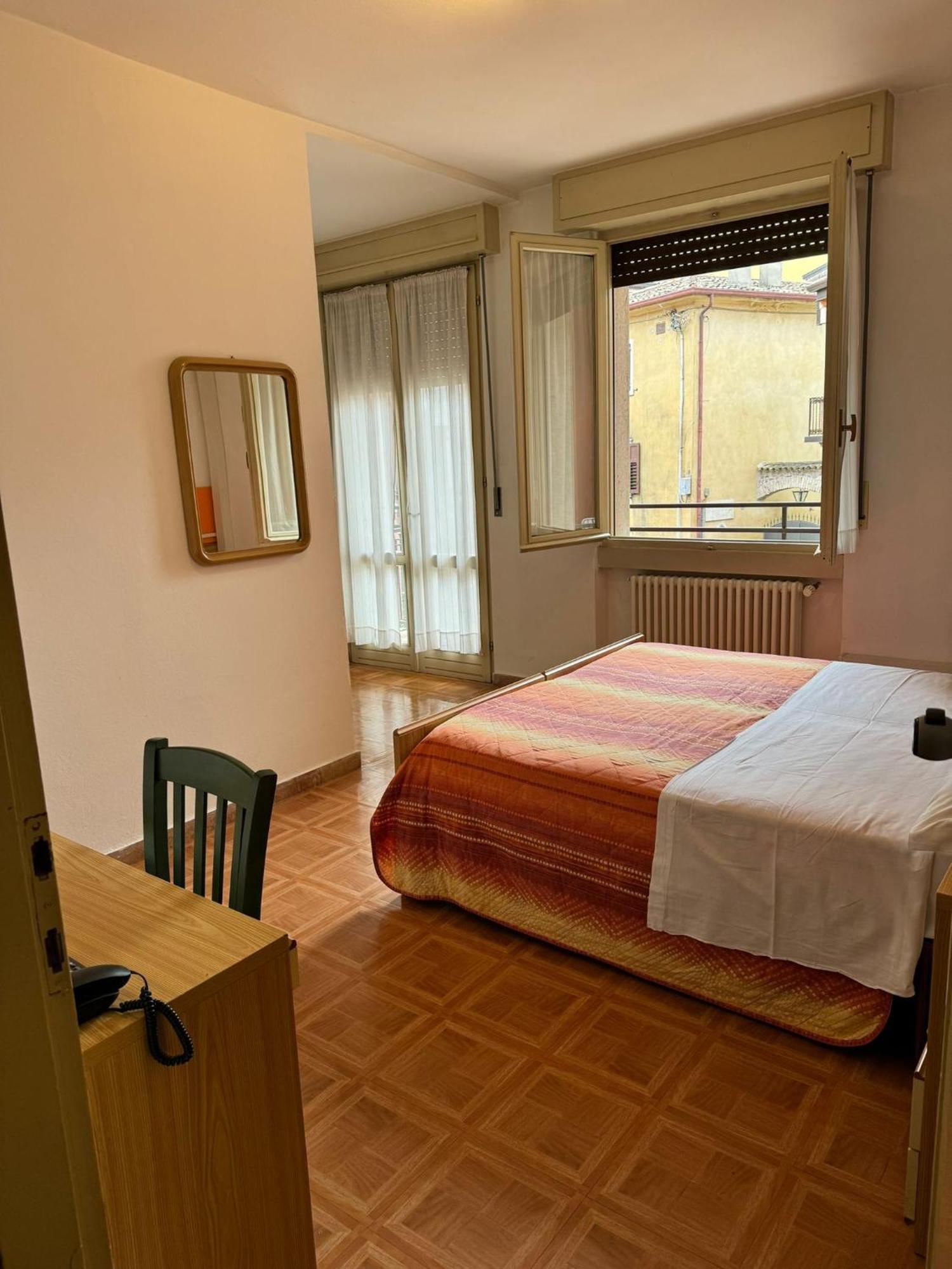 Hotel Garni Capinera Garda  Buitenkant foto