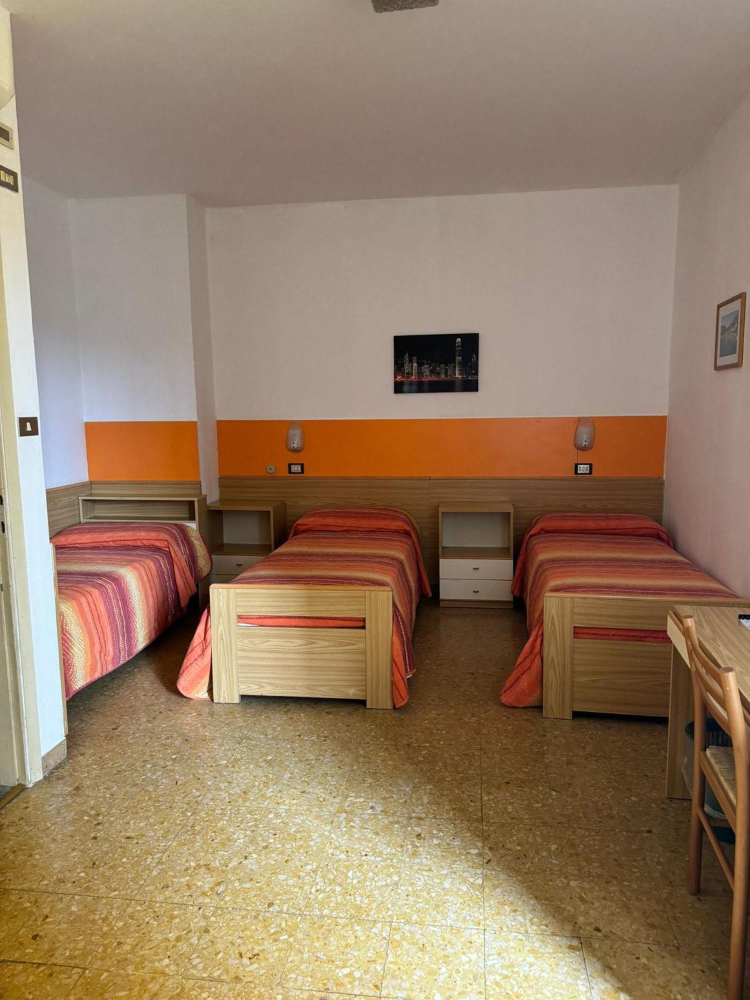 Hotel Garni Capinera Garda  Buitenkant foto