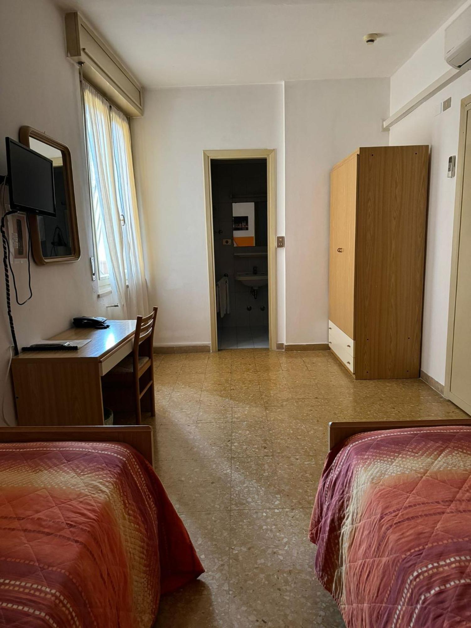 Hotel Garni Capinera Garda  Buitenkant foto