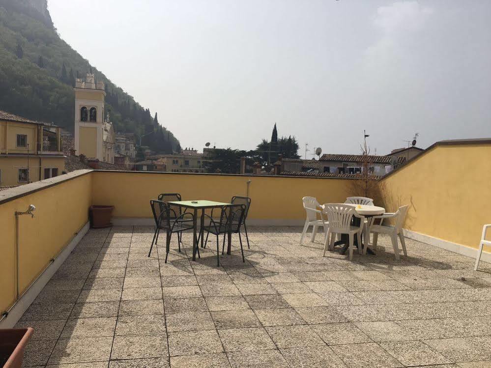 Hotel Garni Capinera Garda  Buitenkant foto